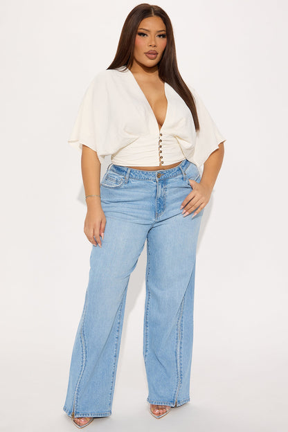 https://cdn.shopify.com/s/files/1/0293/9277/files/01-31-25_S1_64_HF25C293_Cream_HY_PC_15-00-51_PLUS_25720_PXF.jpg?v=1738886439