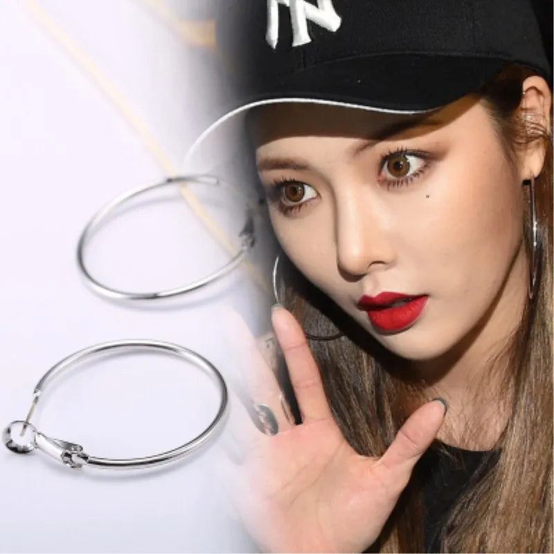 New Fashion Geometric Hollow Circle Hoop Earrings Fashion Jewelry boucle o'reilles femmes Hyperbole Brincos For Women Gilrs Gift