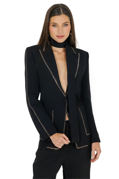 Akalia Pamela blazer in XS, stylish tailored jacket with lapels and buttons, black fabric, suitable for formal or casual wear.