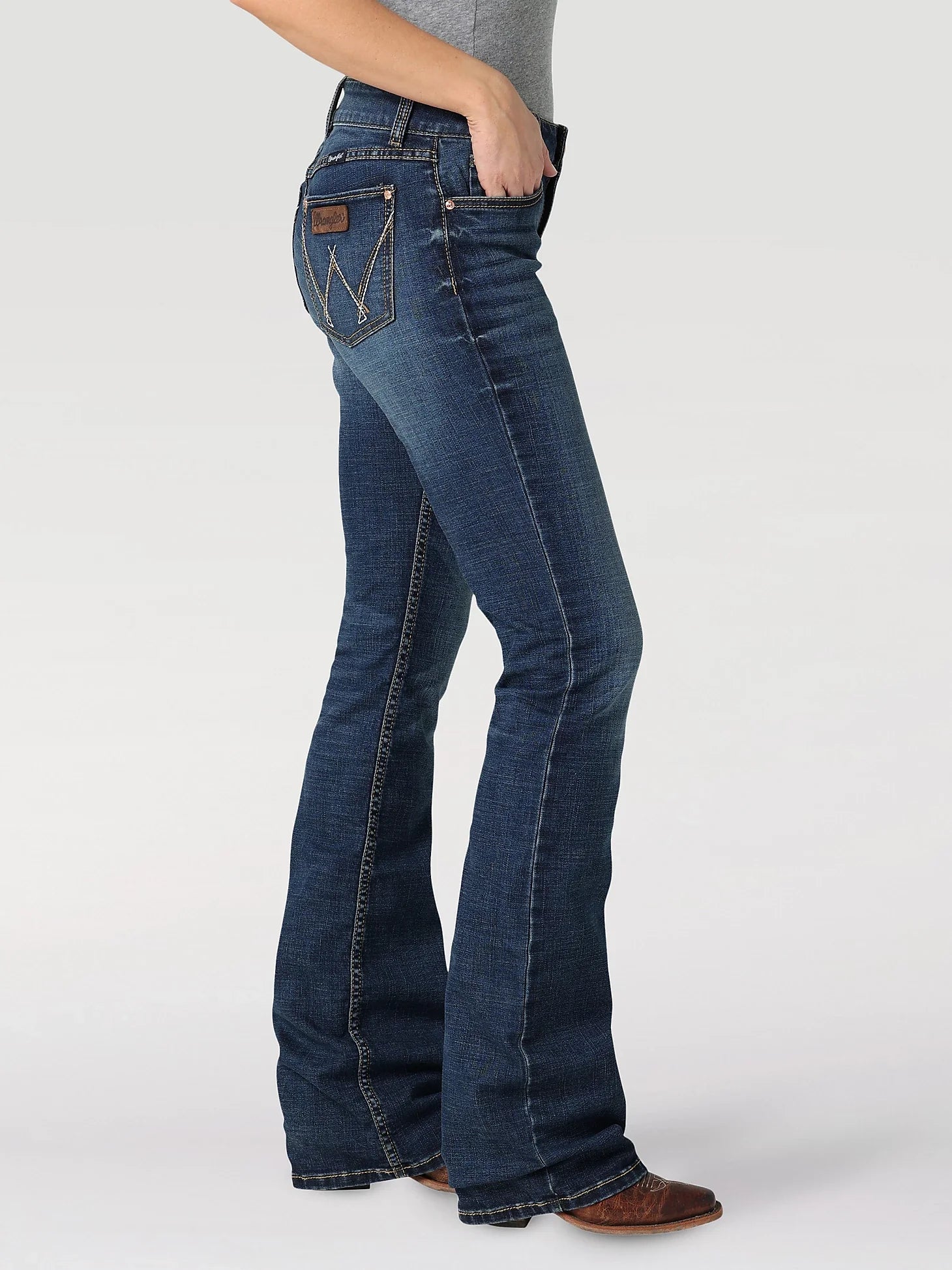 Retro Mae Wrangler women’s jeans with a classic fit, denim fabric, and vintage-inspired style, shown on a model.
