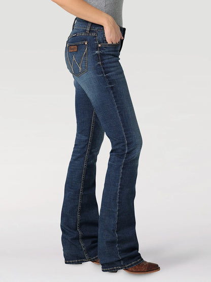 Retro Mae Wrangler women’s jeans with a classic fit, denim fabric, and vintage-inspired style, shown on a model.