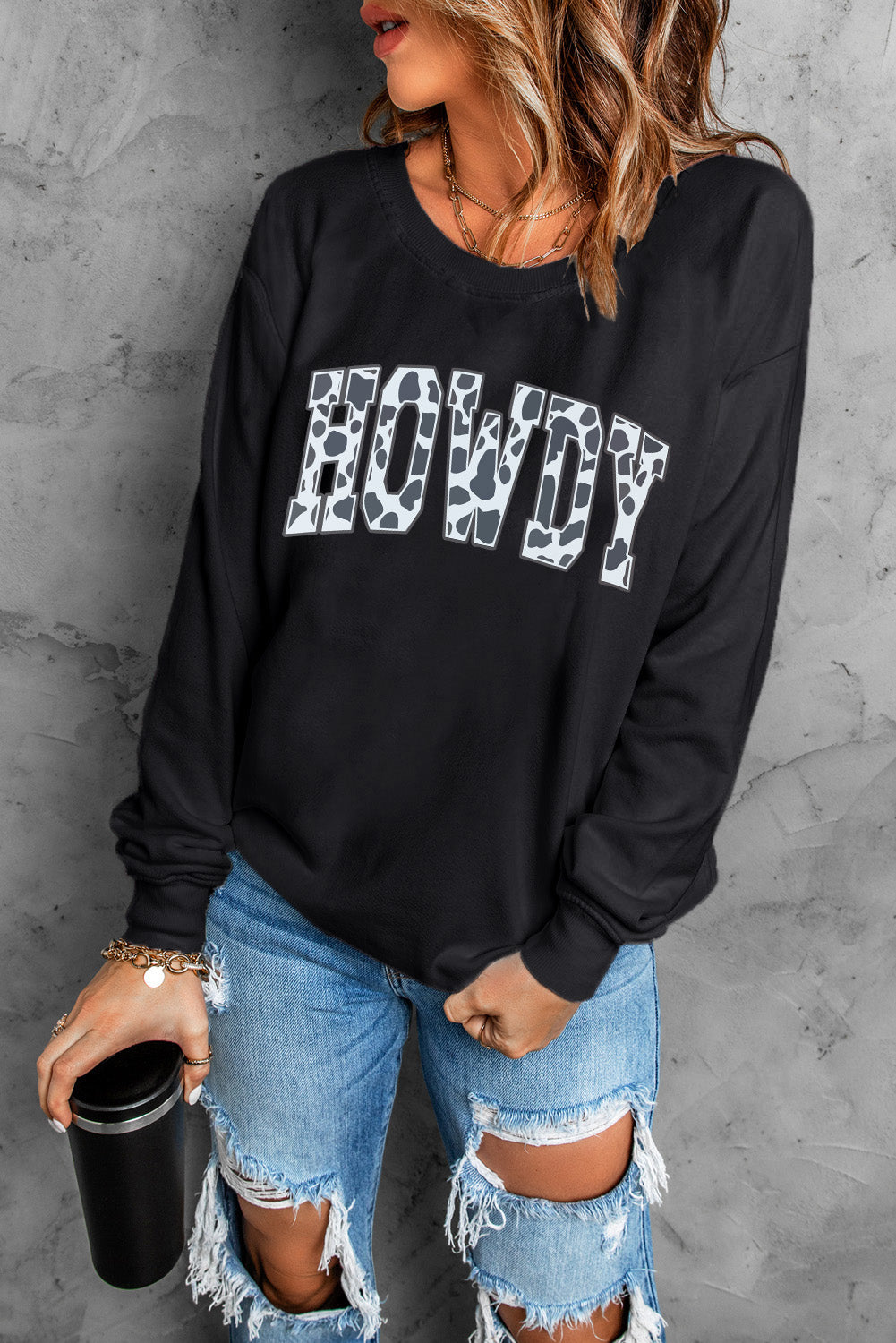 Black Trendsi casual sweatshirt with round neck and long sleeves featuring a "Howdy" graphic for everyday wear.