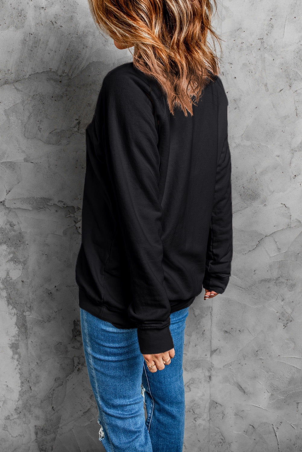 Black Trendsi casual long sleeve sweatshirt with a round neck and "Howdy" graphic, perfect for everyday comfort and style.