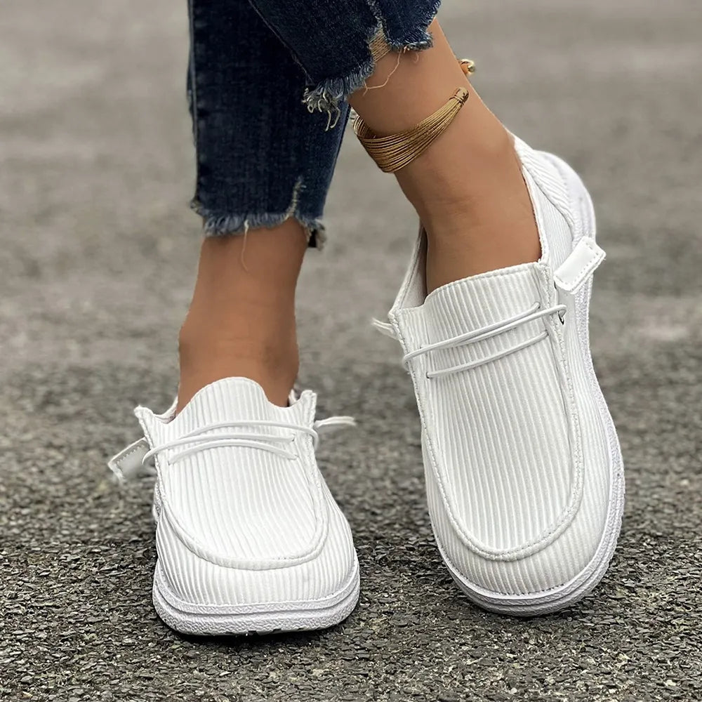 Red Trendsi round toe flat slip-on shoes for women, size 36 US5, with a sleek and comfortable design.