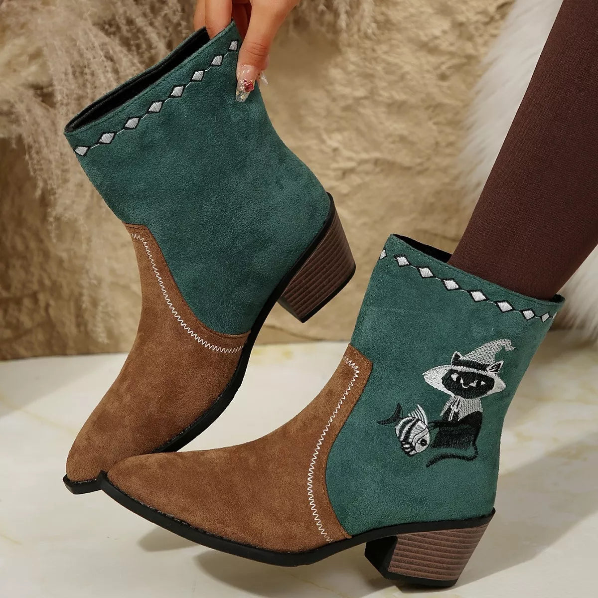 Black Western cowboy boots with embroidered design, Trendsi shoes, showcasing traditional Western style and intricate embroidery details.