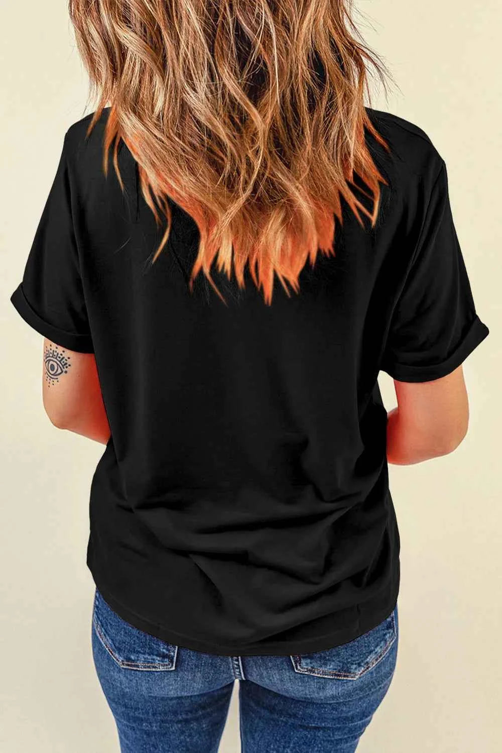 Black Trendsi graphic crew neck T-shirt, stylish and comfortable for everyday wear, featuring a casual fit and modern design.