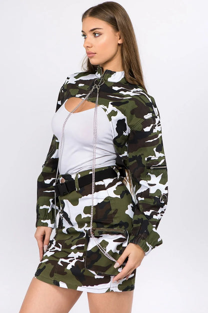 Camouflage cropped chain detail jacket with military-inspired style, featuring edgy design and trendy camouflage pattern.