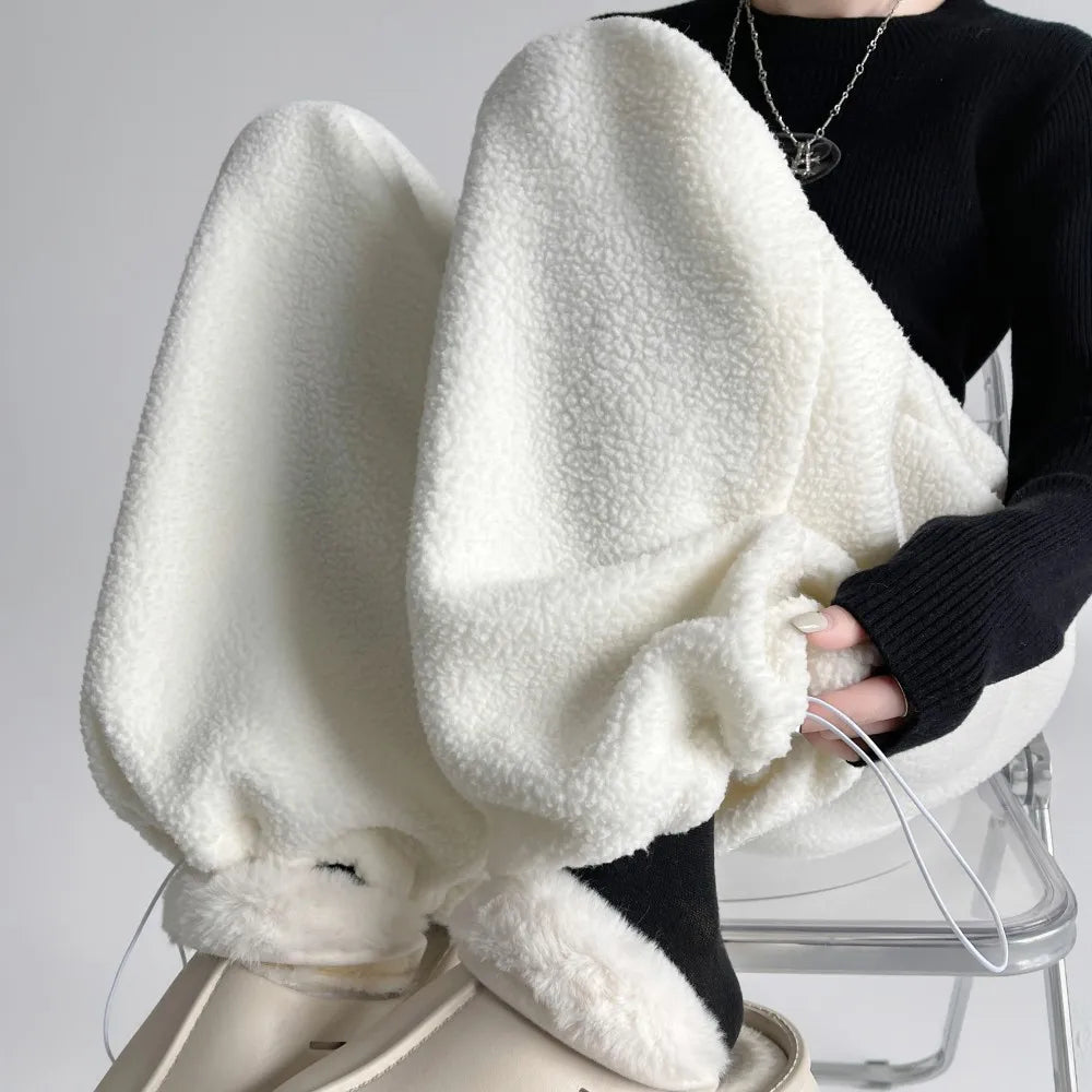 Vennus CozyChic™ winter pants in yellow, loose fit, wide-leg style, made for warmth and stylish winter comfort.